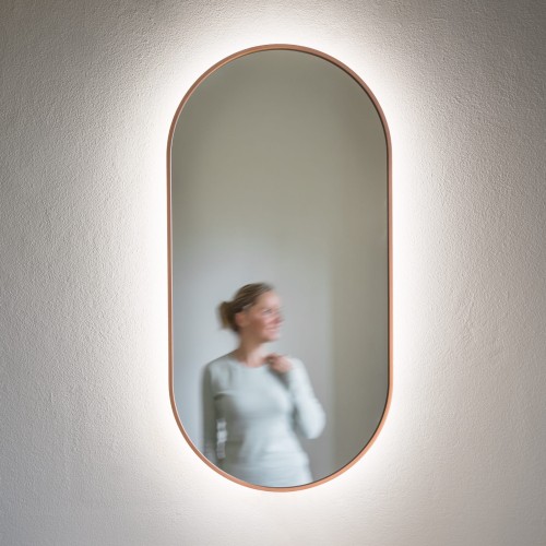 Lustro owalne CASSINI MINIMAL LED - w miedzianej, cienkiej ramie, podświetlane, pionowe