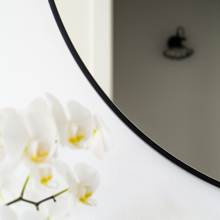 Lustro okrągłe MINIMAL - w czarnej, cienkiej ramie