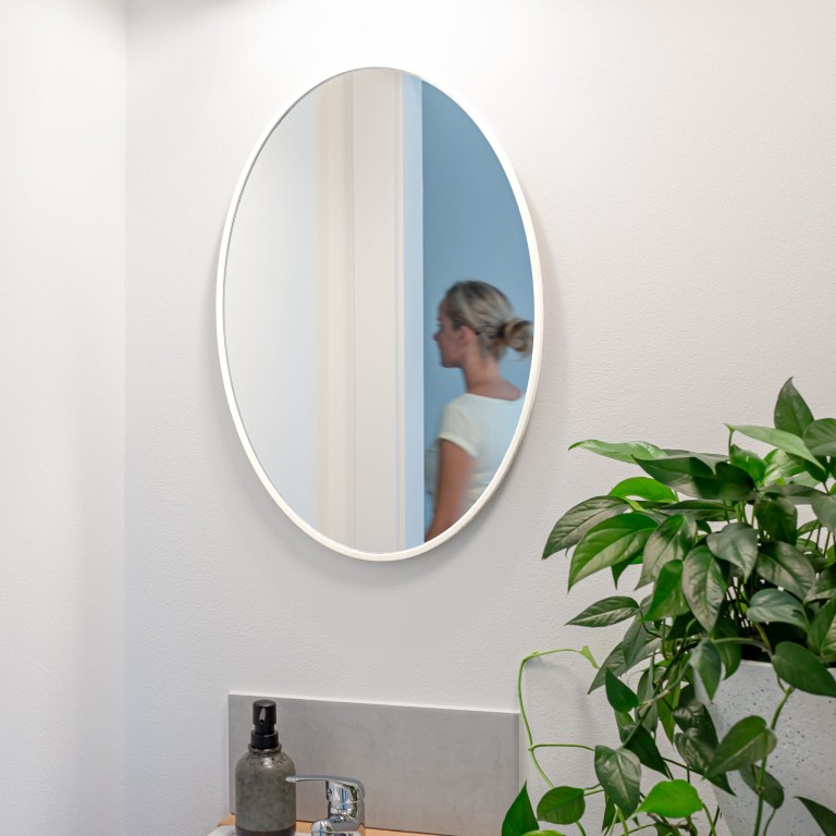 Lustro owalne OVO MINIMAL - w białej, cienkiej ramie, pionowe