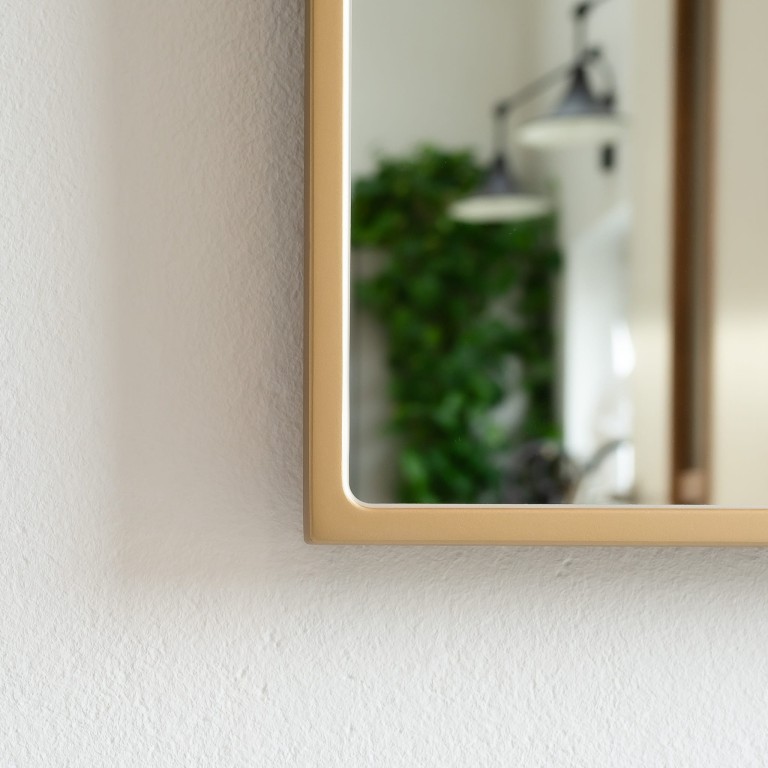 Lustro półowalne ARCUS MINIMAL LED - w złotej, cienkiej ramie, podświetlane, pionowe