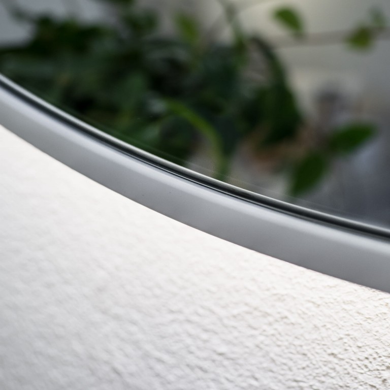 Lustro okrągłe MINIMAL LED - w białej, cienkiej ramie, podświetlane