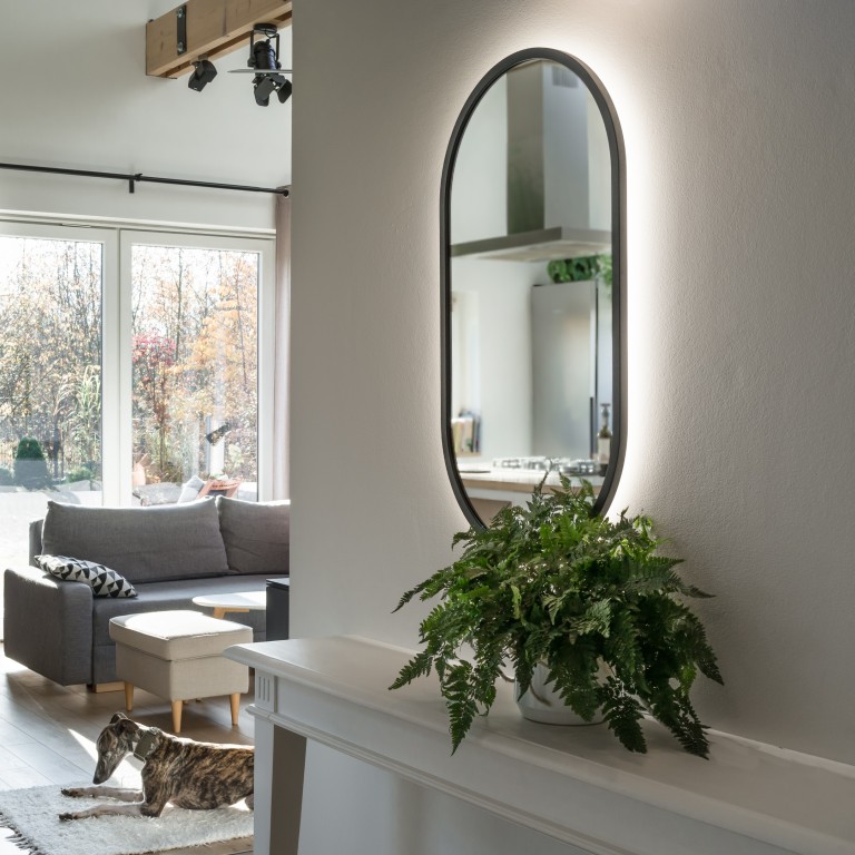 Lustro owalne CASSINI LED - w czarnej ramie, podświetlane
