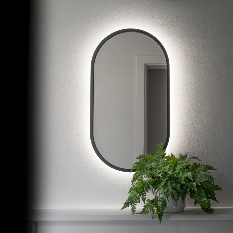 Lustro owalne CASSINI LED - w czarnej ramie, podświetlane, pionowe