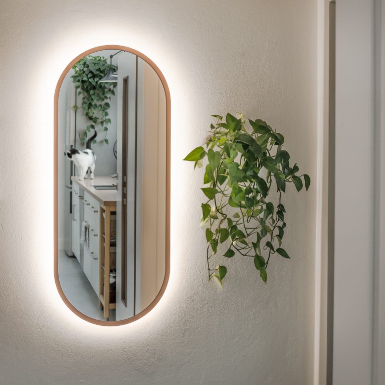 Lustro owalne CASSINI LED - w miedzianej ramie, podświetlane, pionowe