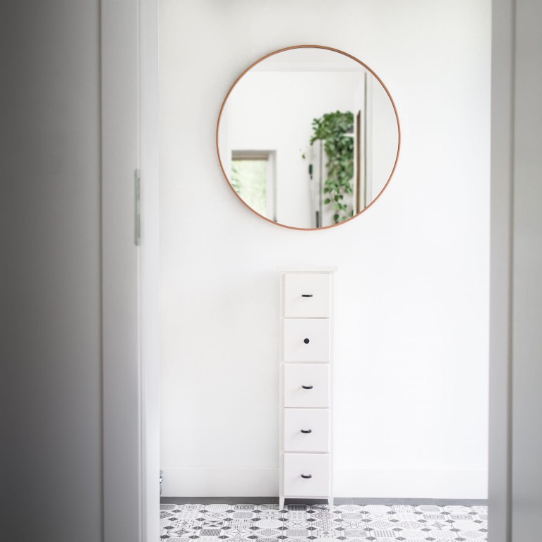 Lustro okrągłe MINIMAL - w miedzianej, cienkiej ramie