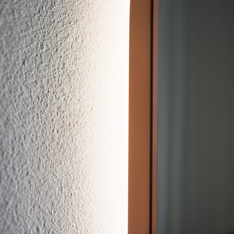Lustro owalne CASSINI MINIMAL LED - w miedzianej, cienkiej ramie, podświetlane