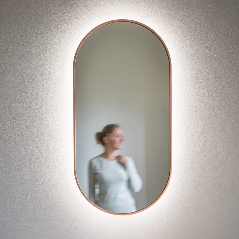 Lustro owalne CASSINI MINIMAL LED - w miedzianej, cienkiej ramie, podświetlane