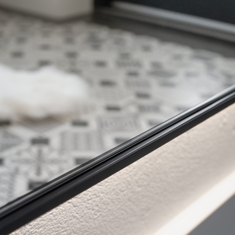 Lustro prostokątne ORTO MINIMAL LONG LED - w czarnej, cienkiej ramie, podświetlane, do przedpokoju