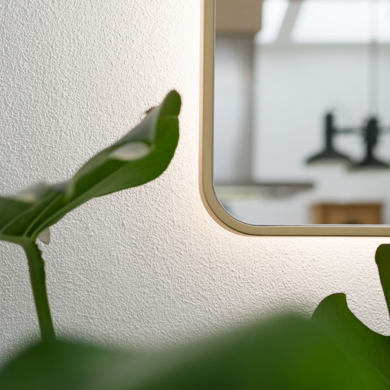 Lustro prostokątne ORTO MINIMAL LED - w złotej, cienkiej ramie, podświetlane, poziome