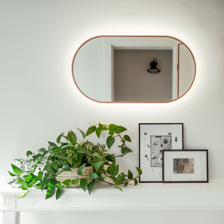 Lustro owalne CASSINI MINIMAL LED - w miedzianej, cienkiej ramie, podświetlane, poziome