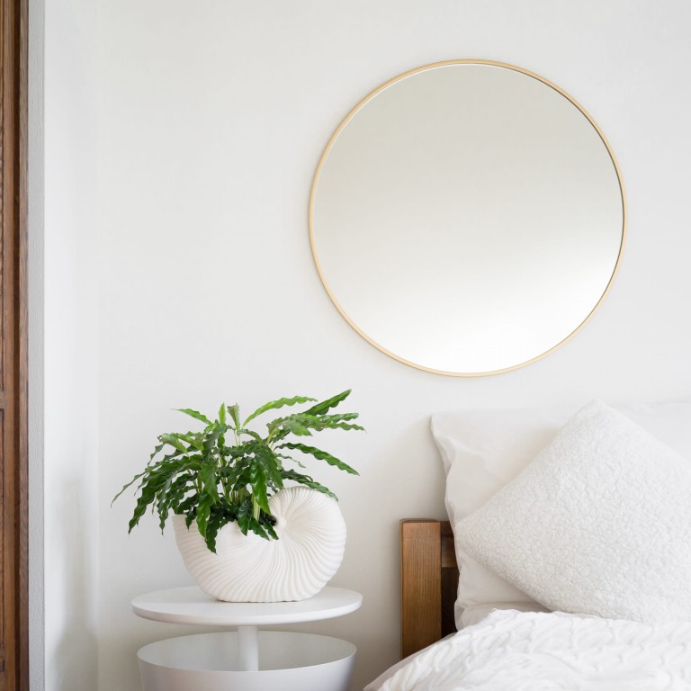 Lustro okrągłe MINIMAL - w złotej, cienkiej ramie